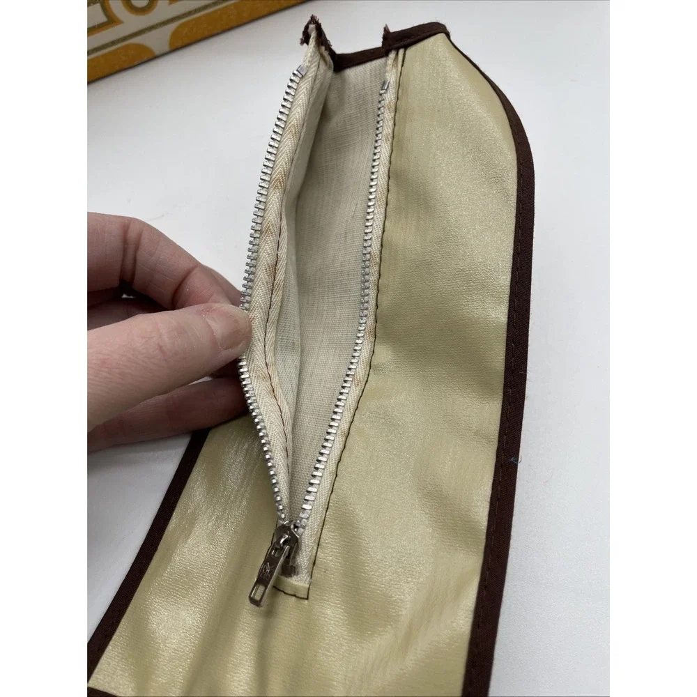 Vintage Barbie Fashion Shop Original 1962 Mirror,‎ Showcase Books Garment Bag